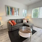 Muirfield Chic City Bungalow With Parking