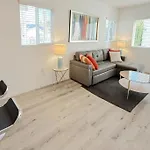 Muirfield Chic City Bungalow With Parking