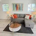 Muirfield Chic City Bungalow With Parking